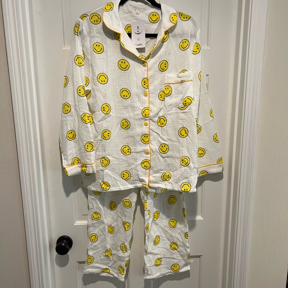 100% Cotton Smiley Face Button-Front Women's Pajama Set - White & Yellow